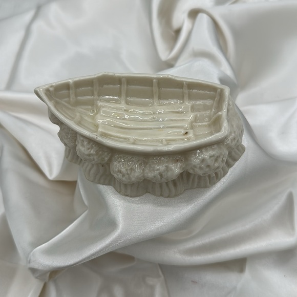 Belleek Salt “Boat” Third Black Mark 1926-1946 - Picture 2 of 4